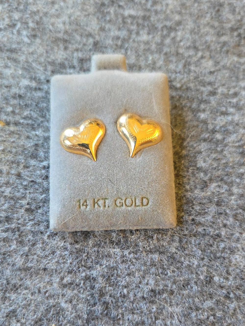 14K Gold Heart Stud Earrings - Classic Yellow Gold